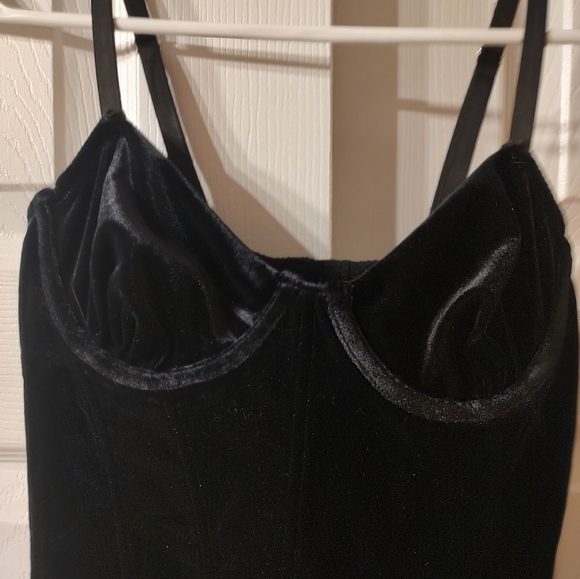 Very good condition black mini dress - Picture 3 of 5